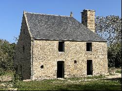 LANDUNVEZ, 16TH CENTURY MANOR, PARTIALLY RENOVATED, SEA BY WALK