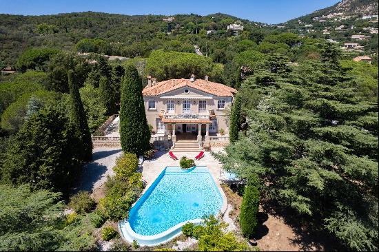 Propriete palladienne a Grimaud de plus d'un hectare avec vue mer