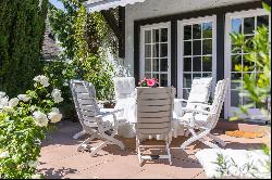 Former coach house nestled in a beautiful sunny garden