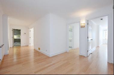 A 2 bedroom apartment to rent in St John's Wood, NW8