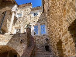 East of Uzes - Restored house with independent gites