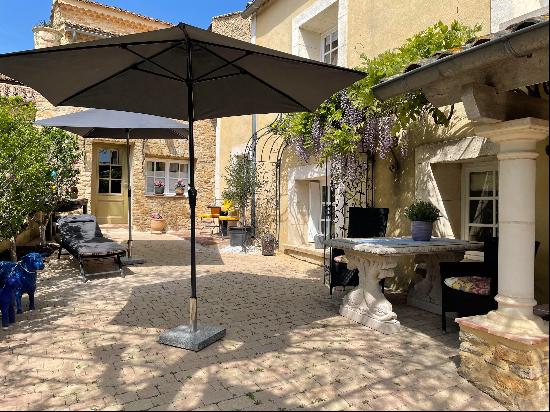 East of Uzès - Restored house with independent gîtes