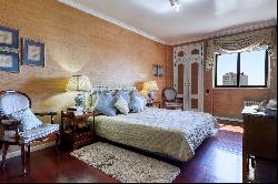 Flat, 5 bedrooms, for Sale