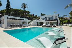 Exquisitely presented luxury villa in Las Brisas, in the heart o, Marbella 29660