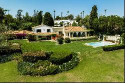 Traditional Andalusian-style frontline golf villa in an exclusiv, San Roque 11360