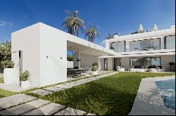 Villa for sale in Málaga, Marbella, Cascada de Camoján, Marbella 29602