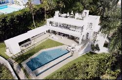 Villa for sale in Málaga, Marbella, Cascada de Camoján, Marbella 29602