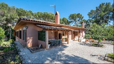 Villa with sea views for sale in Cala Vinyas, Majorca, Calvia 07181