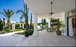 Villa for sale in Málaga, Marbella, La Cerquilla, Marbella 29660