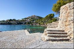 Impressive frontline villa for sale in Puerto Andratx, Mallorca, Andratx 07157