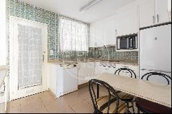 BRIGHT 138 SQM APARTMENT IN THE CENTER OF BARCELONA, Barcelona 08007