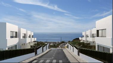 Modern townhouse in an off-plan complex of 9 units situated only, Rincon de la Victoria 29