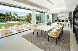 Villa for sale in Málaga, Marbella, Los Olivos, Marbella 29660
