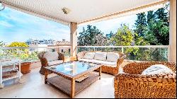 Spacious apartment with 4 garage spaces for sale in Son Armadams, Palma de Mallorca 07014