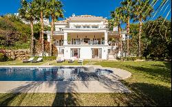 Villa for sale in Málaga, Marbella, Marbella Hill Club, Marbella 29602
