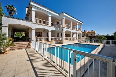 Elegant well- located villa for sale in Palmanyola near to Palma, Bunyola 07110