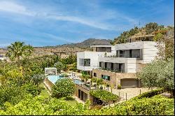 One-of-a-kind villa with unparalleled panoramic sea views in Eas, Malaga 29017