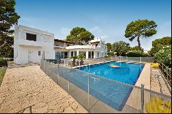 Villa with sea views for sale in Cala d'Or, Majorca, Santanyi 07660