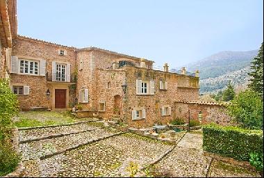 Majestic rustic country house for sale located in a valley in Es, Escorca 07315