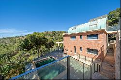 State-of-the art villa with sea views situated in a tranquil cul, Malaga 29018