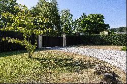 Exclusive property on 4 hectares of land in a quiet area of ??Meckenheim