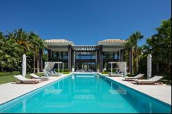 Villa for sale in Málaga, Marbella, La Cerquilla, Marbella 29660