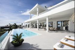 Opulent villa with breathtaking panoramic sea views in Los Flami, Benahavis 29679