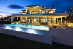 Opulent villa with breathtaking panoramic sea views in Los Flami, Benahavis 29679