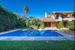 Villa for sale in Málaga, Marbella, Los Mimosas, Marbella 29660