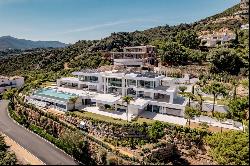 Impressive villa with breathtaking panoramic views in Marbella C, Benahavis 29679