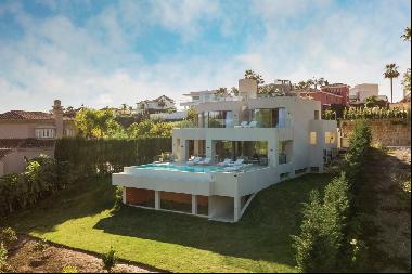 Villa for sale in Málaga, Marbella, Haza del Conde, Marbella 29660