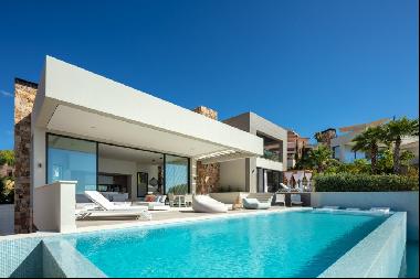 Villa for sale in Málaga, Marbella, Los Naranjos Hill Club, Marbella 29660