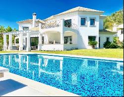 Andalusian-style villa with sea and mountain views in El Madroña, Benahavís 29678