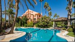 Huge beachfront duplex apartment in Casa Nova, Puerto Banus, Marbella 29600