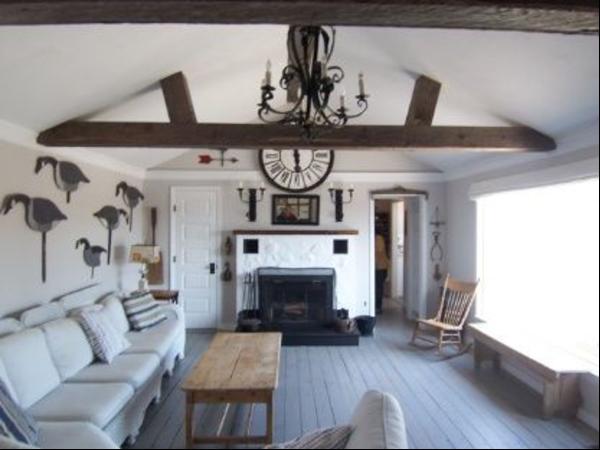 Rental Registration #: 22-167 This designer-renovated beach Cottage is available for you t