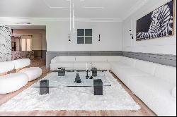 Luxurious renovated apartment