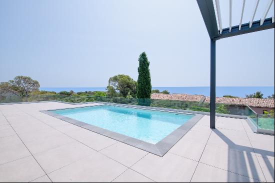 Les Issambres, New contemporary house 150m from the sea and magnificent roof top