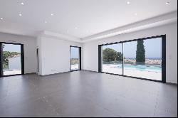 Les Issambres, New contemporary house 150m from the sea and magnificent roof top