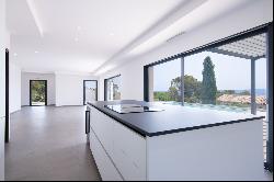 Les Issambres, New contemporary house 150m from the sea and magnificent roof top