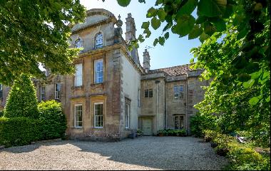 A beautiful 5/6 bedroom home, forming part of an impressive Grade I Listed baroque mansion