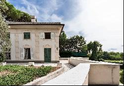 Genoa - Villa in exclusive context in the heart of Albaro 