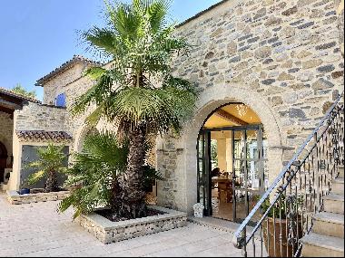 8000 sq ft renovated farm house 30 minutes from Uzès and Nîmes