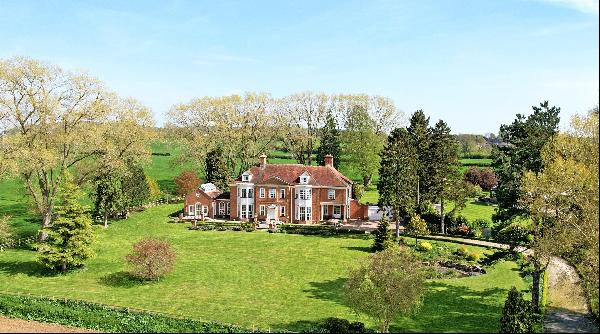 An impressive seven bedroom family home close to Oxford with far-reaching views over Farmo