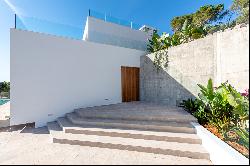 Newly built villa with sea views in Roca Llisa