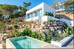 Newly built villa with sea views in Roca Llisa