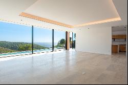 Newly built villa with sea views in Roca Llisa