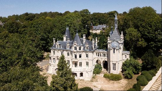 1h from Paris. A remarkable Gothic/Renaissance-style chateau set in 1.2 hectares of groun