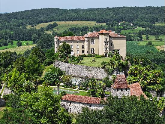 Exceptional listed Renaissance Chateau with outbuildings