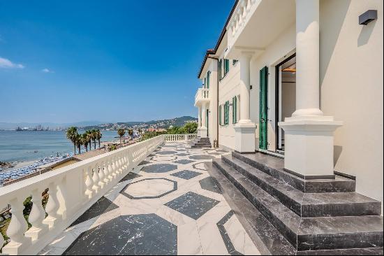 Period villa on the seafront of Albisola