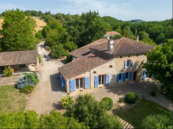 For sale old farmhouse renovated on more than 6.000m2 of park